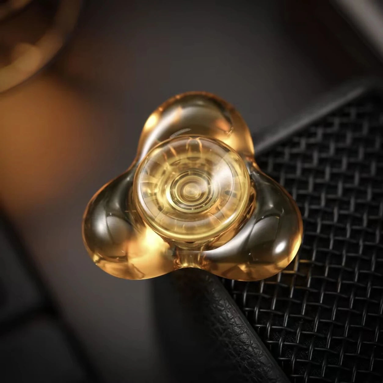 Three-Lobe Amber PEI Fidget Spinner – Cell EDC Desk Toy – Amber PEI variant