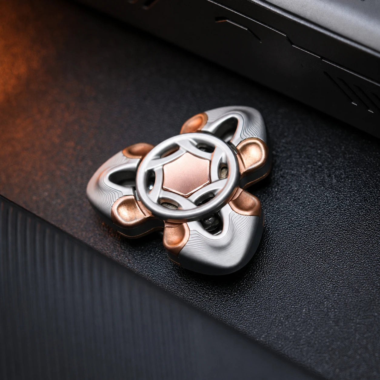 Snake Pattern Metal Fidget Spinner – Ceramic Finish EDC Toy – main product image 1