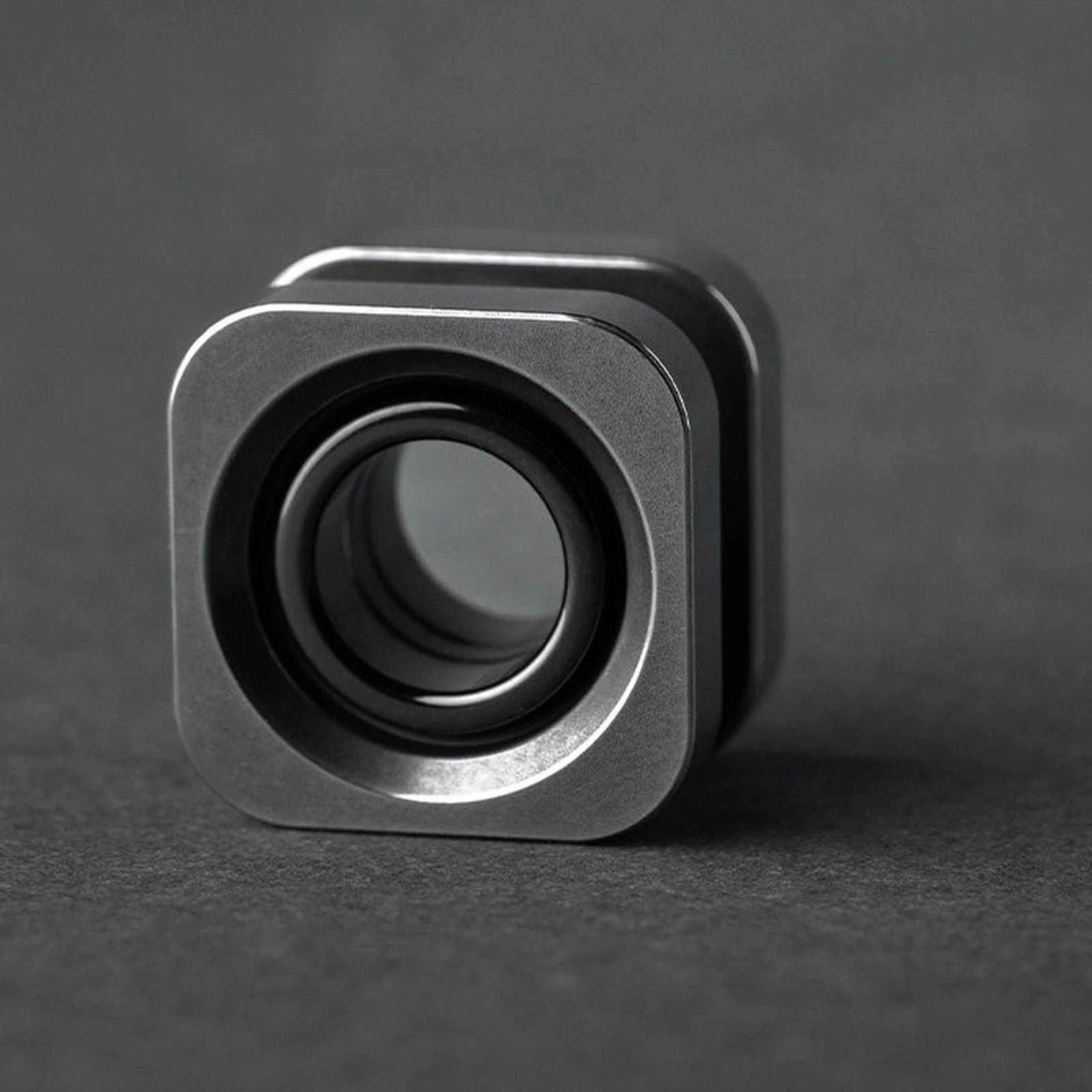 Stainless steel square bead with polished zirconium inner ring