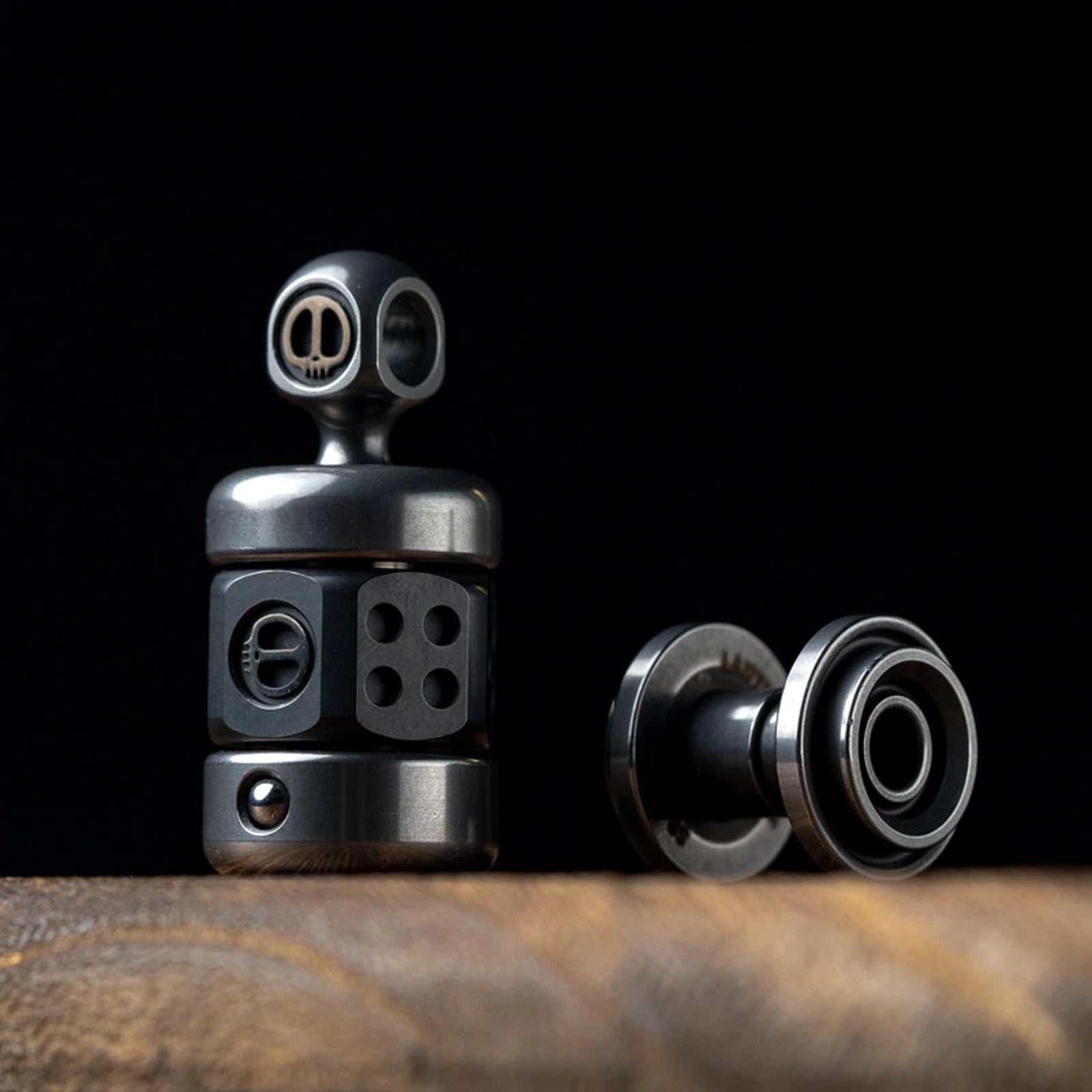 Magnetic ratchet fidget toy in pendant set / steel + zirconium / locking button configuration