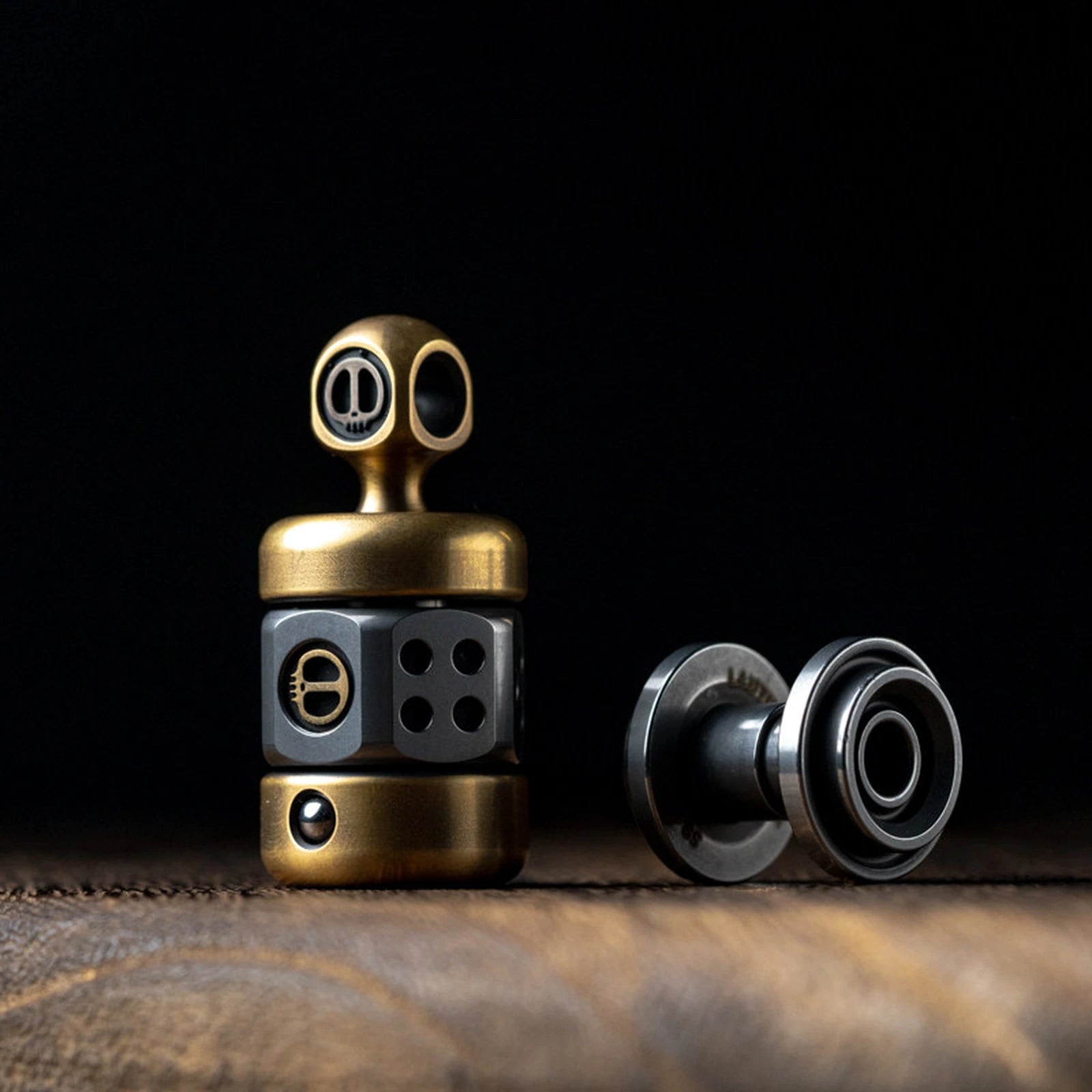 Magnetic ratchet fidget toy in pendant set / brass + stainless steel / locking button configuration