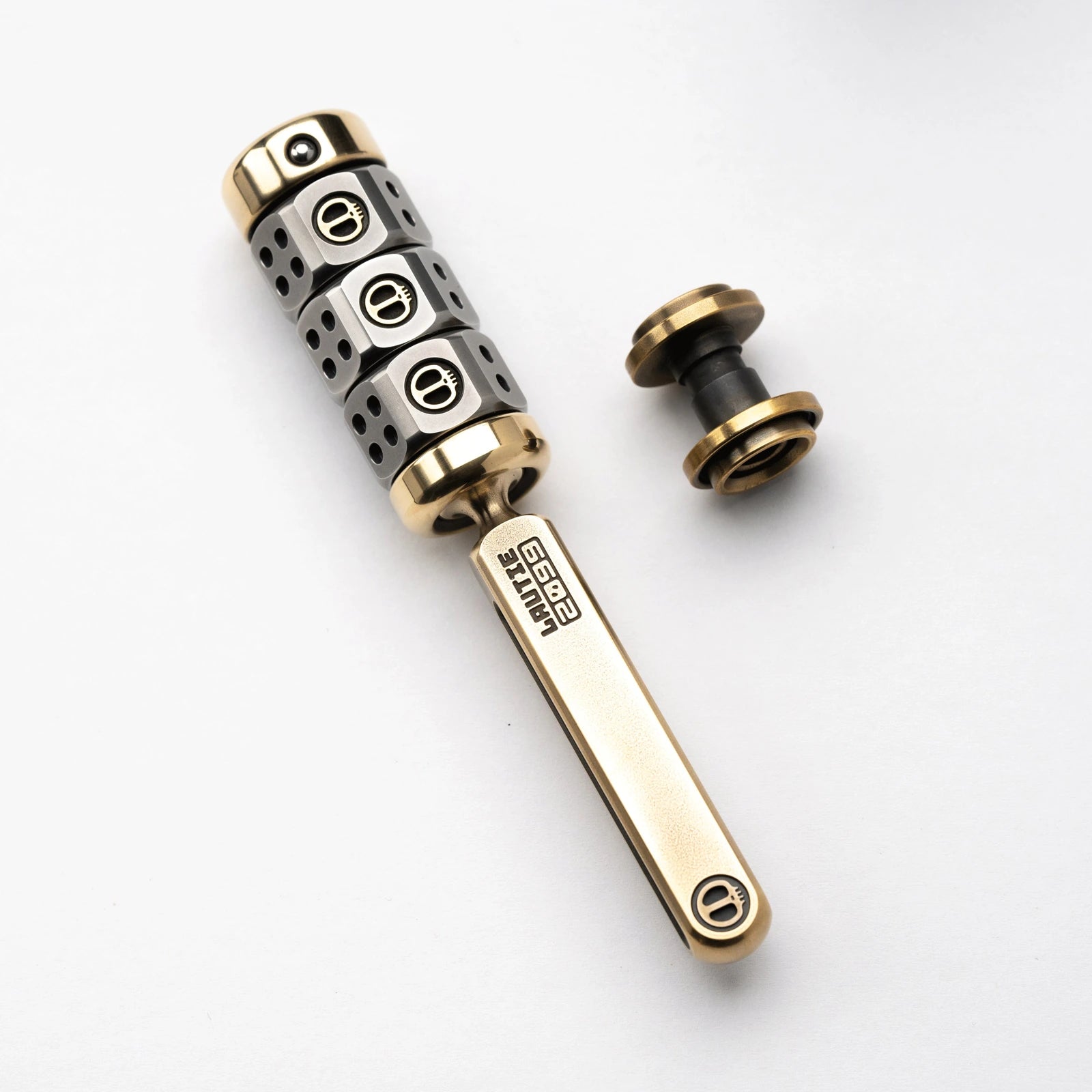 Magnetic ratchet fidget toy in handle set / brass + steel / brass button configuration